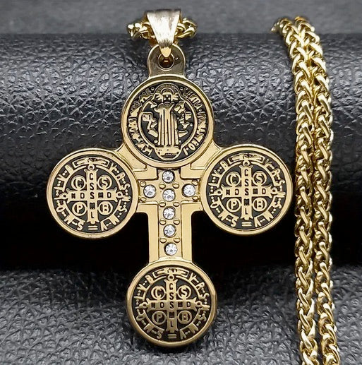 The Saint's Cross With Cubic Zerconias