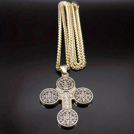 The Saint's Cross With Cubic Zerconias