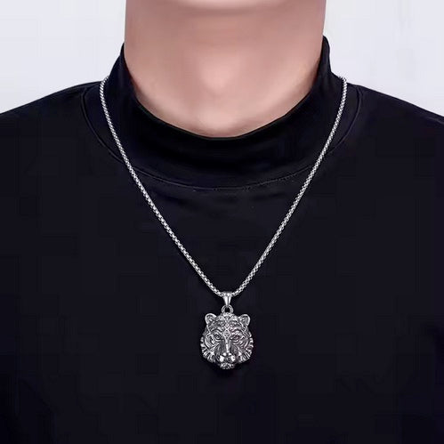 Silver Tiger Head Neckace With Nice 18 Inch Box Chain